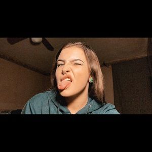 Meet your Posher, Halie